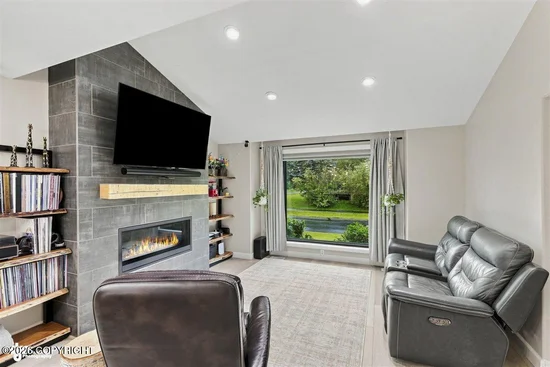 See full size image and slideshow Thumbnail 2
