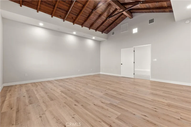 Main gallery image