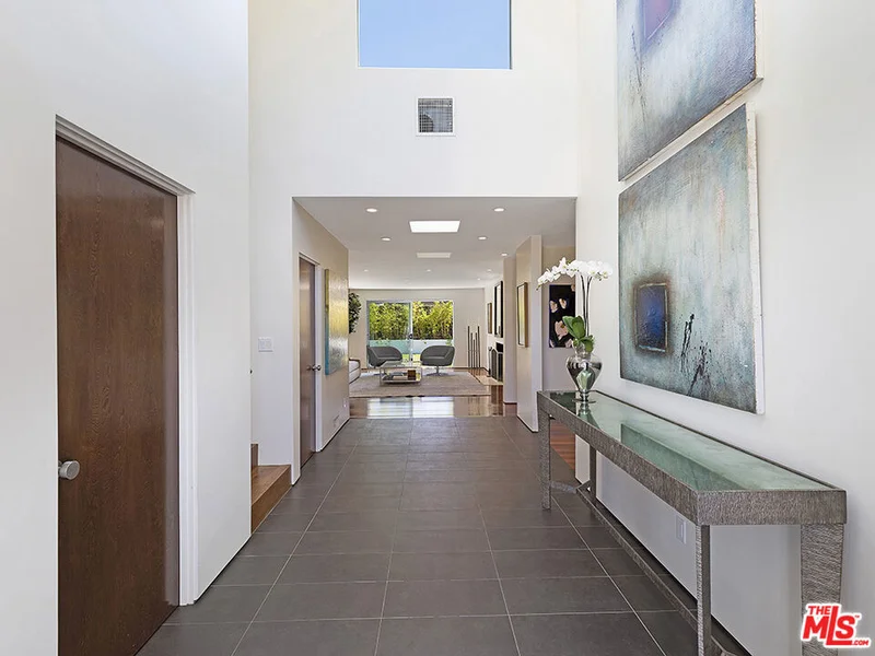 Main gallery image