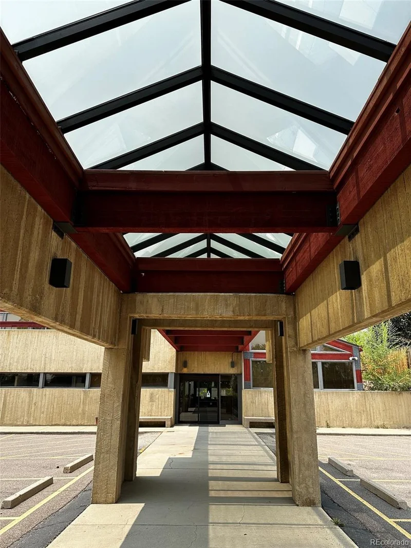 Main gallery image