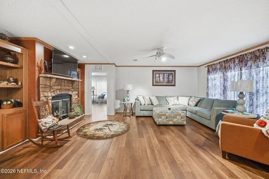 See full size image and slideshow Thumbnail 3