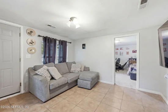 See full size image and slideshow Thumbnail 4