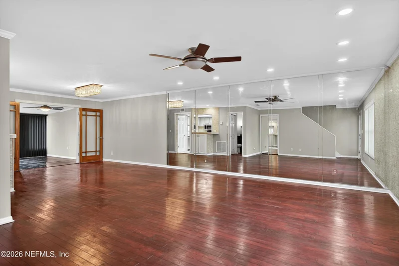 Main gallery image