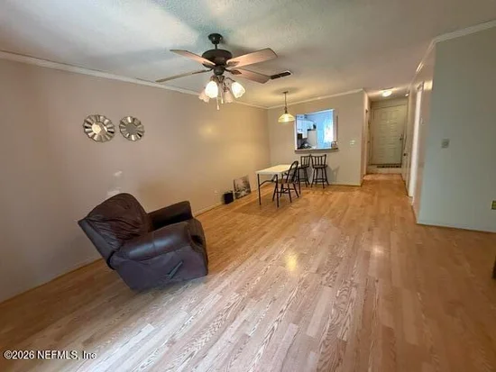 See full size image and slideshow Thumbnail 3