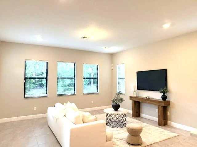 Main gallery image