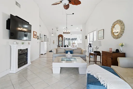 See full size image and slideshow Thumbnail 3