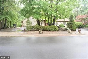 See full size image and slideshow Thumbnail 4