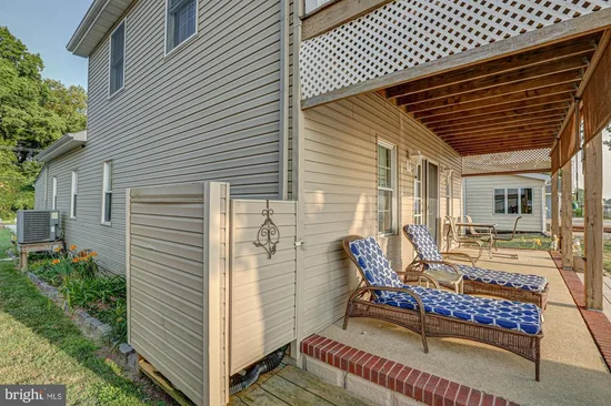 See full size image and slideshow Thumbnail 4
