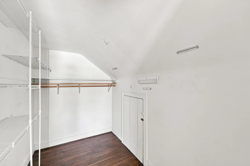 Main gallery image